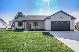 5 Chestnut St, Marshallville, OH 44645