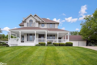 2310 Knollway Dr, Marshalltown, IA 50158