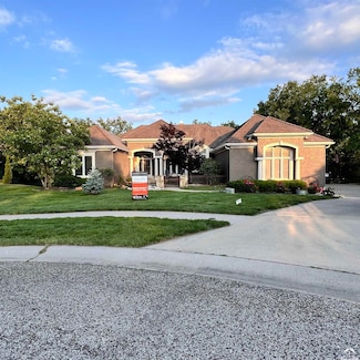 8709 Pine St, Lenexa, KS 66220