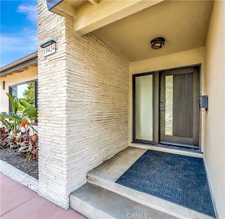 19434 Calvert St, Tarzana, CA 91335