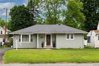 135 Kensington Dr, Utica, NY 13501