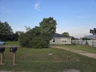 256 Alleda Rd, Waller, TX 77484