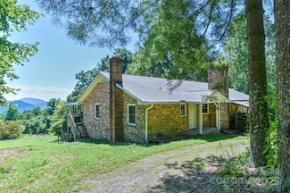 371 Heatherly Heights Rd, Saluda, NC 28773