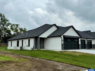 9124 Hillcrest Trail, Lincoln, NE 68510