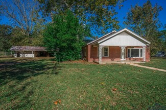 1221 Sanders St, Gladewater, TX 75647