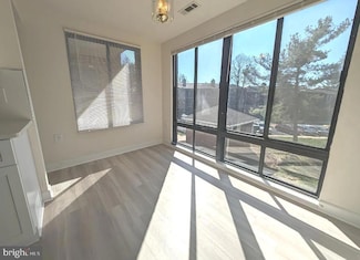 18001 Chalet Dr, Germantown, MD 20874