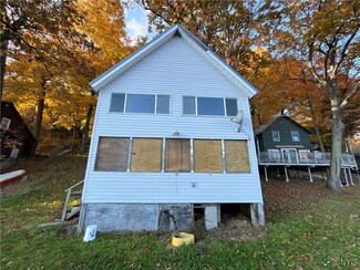 422 N Shore Rd, Hammond, NY 13646