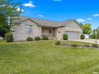 1955 Mayflower Dr, Pekin, IL 61554