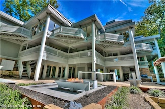 933 Top of The Hill Rd, Akron, OH 44333