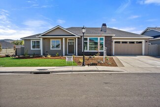 1481 Quarter Ln, Medford, OR 97504