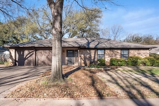 3104 Monties Ln, Arlington, TX 76015