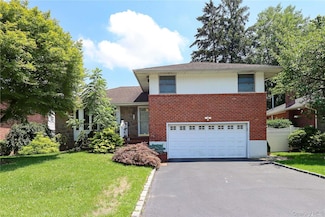 91 Birchwood Park Dr, Syosset, NY 11791