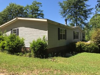 280 E Lake Dr, Sandersville, GA 31082