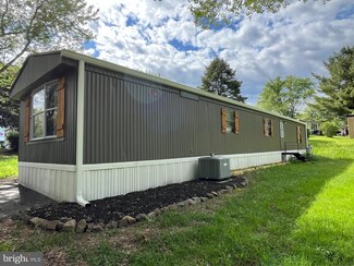 25 Magnolia Ln, Carlisle, PA 17015