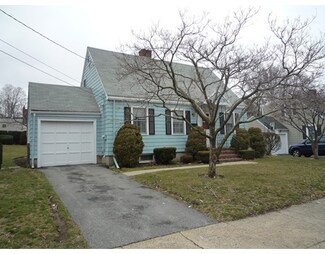 62 Aborn Ave, Wakefield, MA 01880