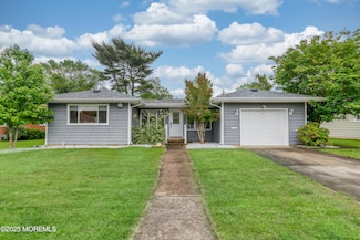 129 Guadeloupe Dr, Toms River, NJ 08757