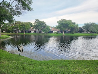 52 Wimbledon Lake Dr Unit 200, Plantation, FL 33324