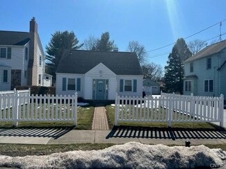 168 Oakley Dr E, Syracuse, NY 13205