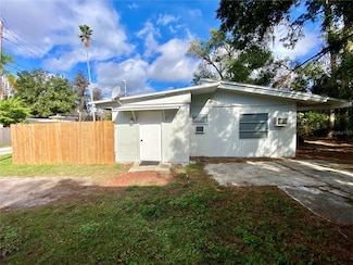 18107 Lake Front Dr, Lutz, FL 33548