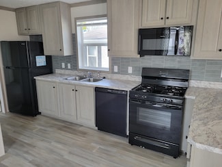 240 Cambridge Dr Unit 240, Dimondale, MI 48821
