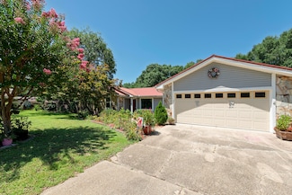 5820 Laurelwood Dr, Crestview, FL 32539