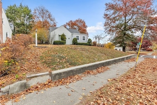 522 Plumtree Rd, Springfield, MA 01118