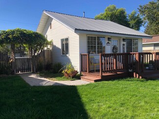 1013 Idaho St, Gooding, ID 83330