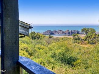 9166 NW Seagull Way, Seal Rock, OR 97376