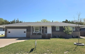 2706 Hillcrest Dr, Hays, KS 67601