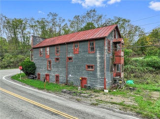 605 Lone Pine Rd, Washington, PA 15301