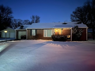 800 W Rynder Ln, Wichita, KS 67204