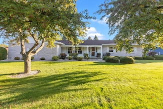 611 Estate Ct, Elkhorn, WI 53121