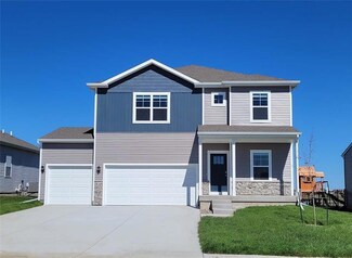 10433 Powell Ave, Johnston, IA 50131
