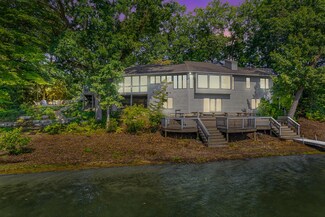 1100 E Crooked Lake Dr, Kalamazoo, MI 49009