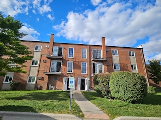 125 W Elk Trail Unit 124, Carol Stream, IL 60188