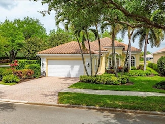 5401 Freeport Ln, Naples, FL 34119