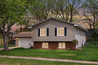 2721 Chisholm Ave, Saint Paul, MN 55109