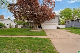 1200 Crestview Dr, Vermillion, SD 57069