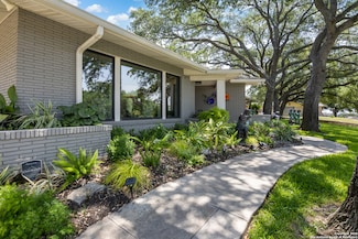 323 Lakeridge Dr, San Antonio, TX 78229