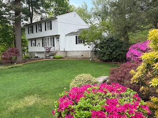 69 Shuttlemeadow Rd, Plainville, CT 06062