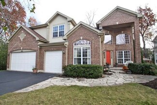 1801 S Falcon Dr, Libertyville, IL 60048