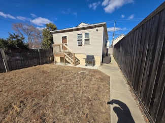 5750 W 65th St, Chicago, IL 60638