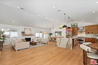 224 N Bundy Dr, Los Angeles, CA 90049