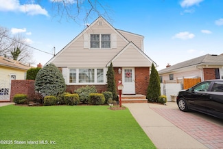 34 Osage Ln, Staten Island, NY 10312