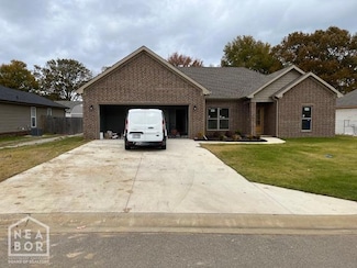 6048 Whitecliff Dr, Jonesboro, AR 72405