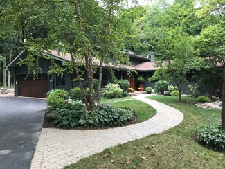 4N154 Thornapple Rd, Saint Charles, IL 60174