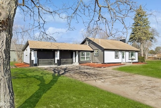 1335 Hampshire Ave N, Golden Valley, MN 55427