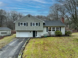 6 Overlook Dr, Ashaway, RI 02804