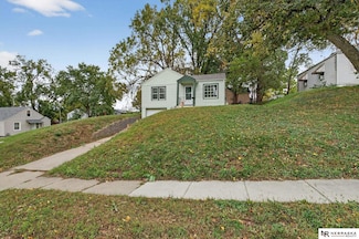 4051 Pratt St, Omaha, NE 68111