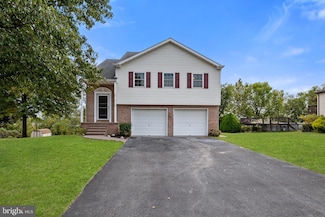 2345 N Point Dr, York, PA 17406